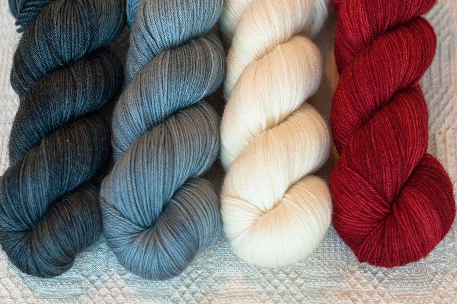 Rainbow Skeins Yarn Maker Kit – Unleash Your Creative Knitting Dreams!